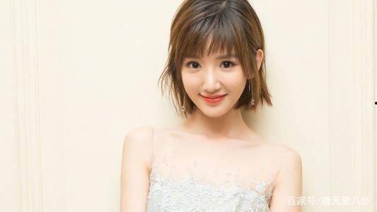 毛晓彤明星网红沙发,从沙发女孩到璀璨明星的蜕变之路