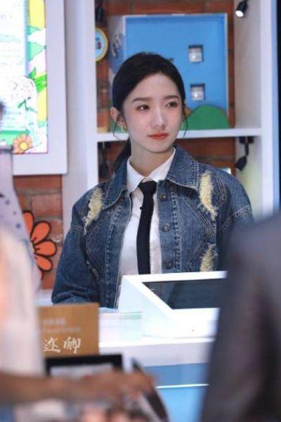 明星网红同框讲解图,跨界互动背后的故事