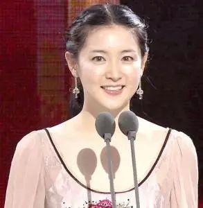 新闻明星网红是谁啊,当红明星网红背后的故事