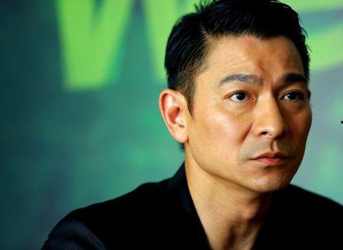 明星网红碰见刘德华视频,现场互动引粉丝尖叫