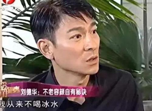 明星网红碰见刘德华视频,现场互动引粉丝尖叫