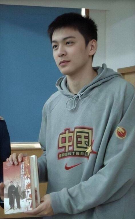 男明星网红口罩照片高清,揭秘男明星网红高清口罩照风采